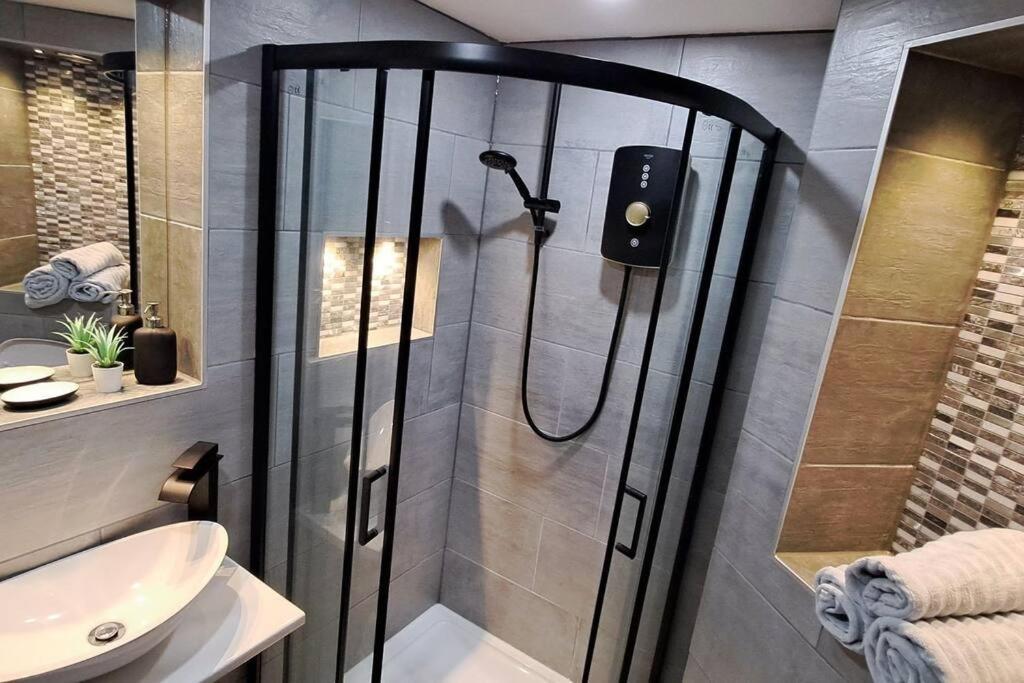 Dalmas Apartment Манчестър Екстериор снимка