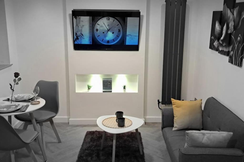 Dalmas Apartment Манчестър Екстериор снимка